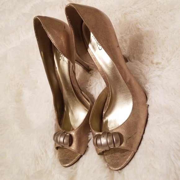 Shoe - Picture 3 of 4